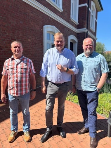 Auf dem Foto sind von rechts nach links Rüdiger Witza, Albert Stegemann und Tobis Schulten zu sehen