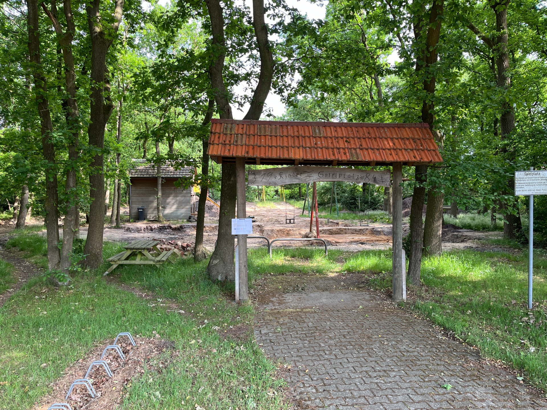 Blick auf den Spielplatz Dorfstraße in Handrup
