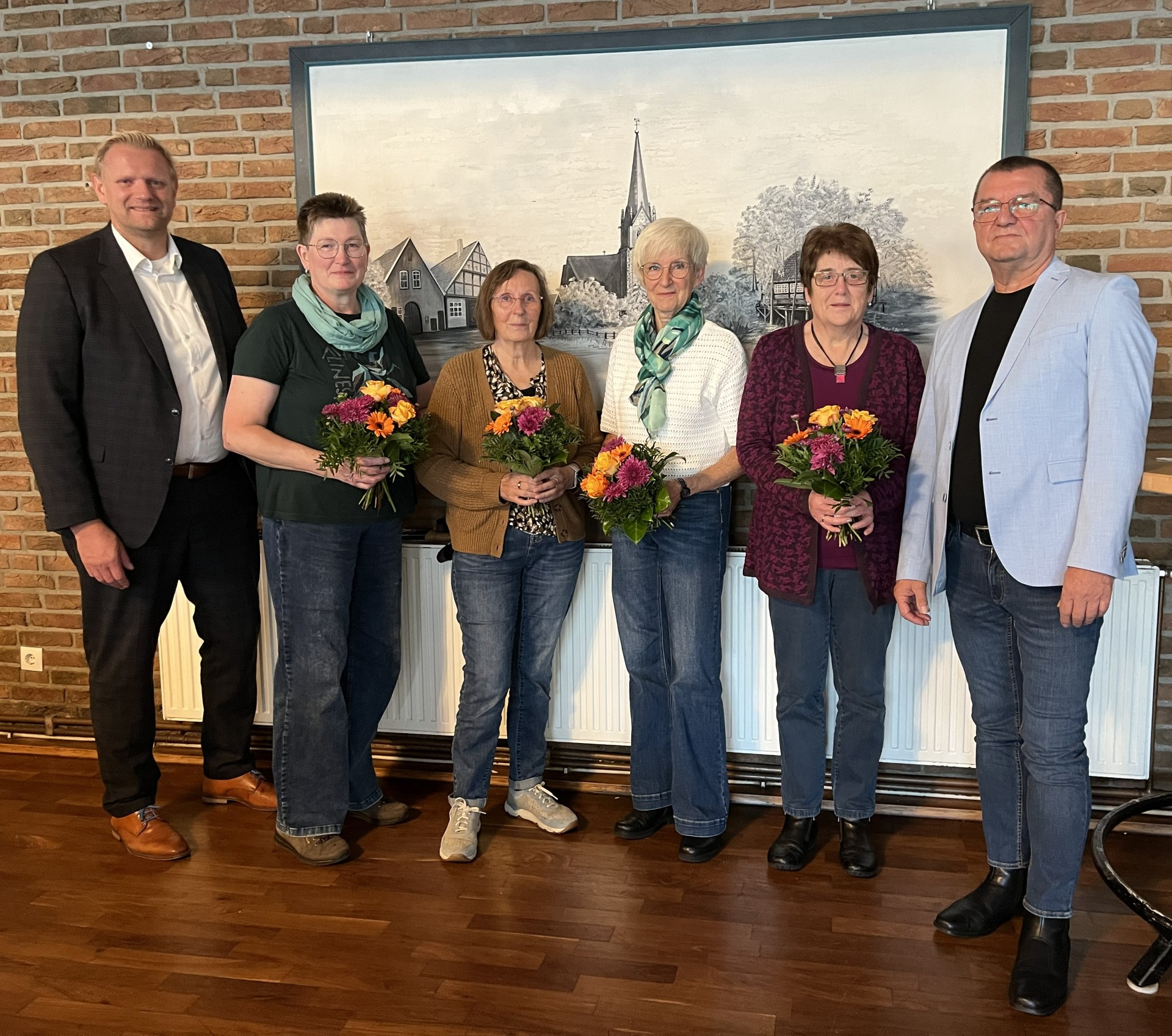 von links: Samtgemeindebürgermeister Matthias Lühn, Seniorenvertreterin Karoline Wesselmann (Gersten), Seniorenvertreterin Waltraud Brinkmann (Lengerich), Seniorenvertreterin Elisabeth Seewald (Lengerich), Seniorenvertreterin Renate Theismann (Handrup), Seniorenvertreter Rüdiger Witza (Samtgemeinde)