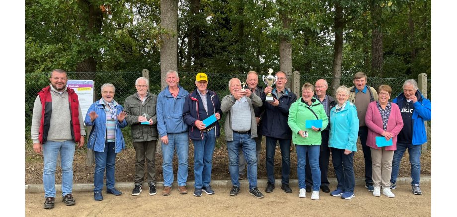 Foto der Siegermannschaften vom Samtgemeinde-Senioren-Boule-Turnier 2025