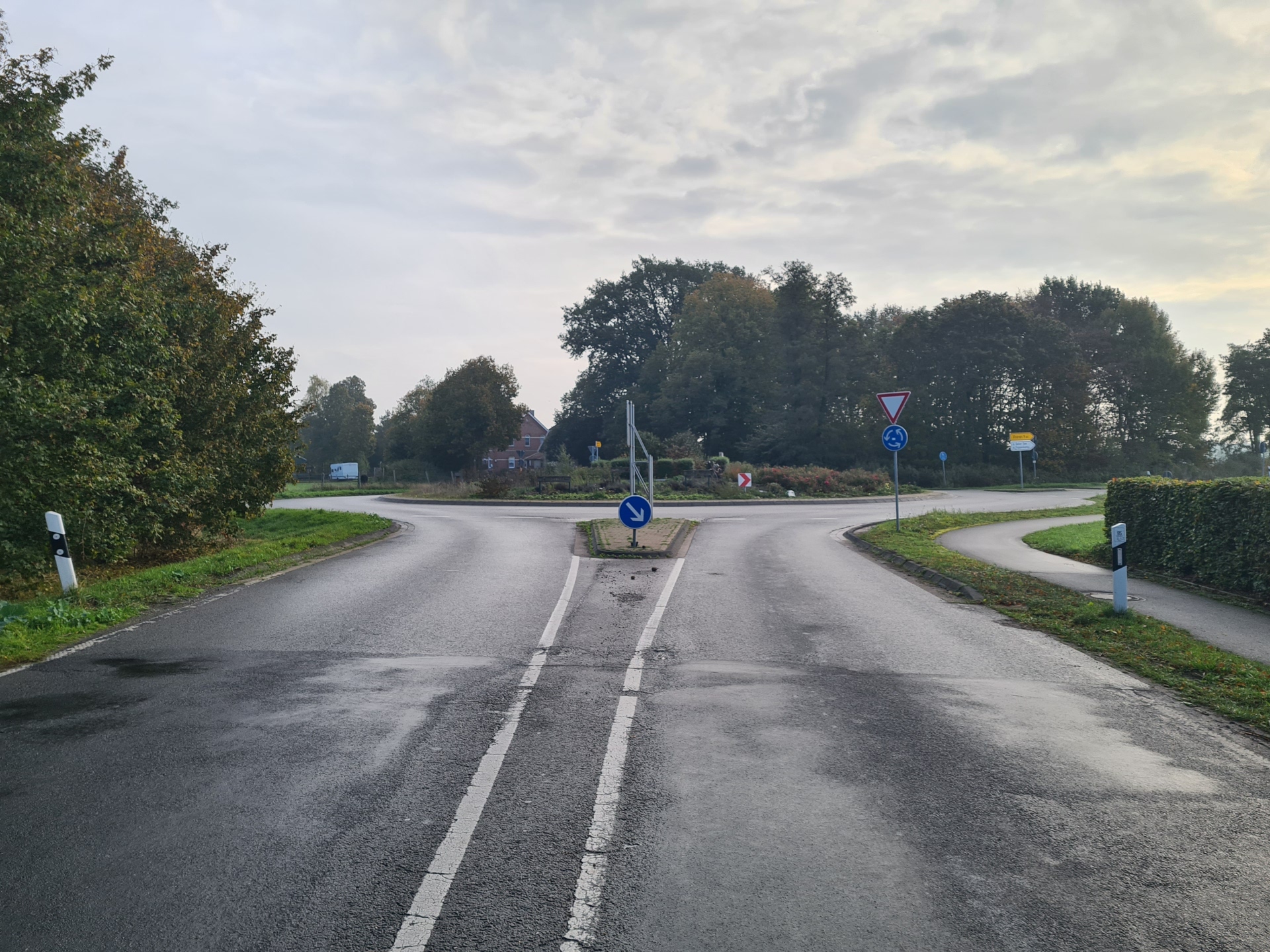 Verkehrsflächenerneuerung im Kreisverkehr nach Handrup Verkehrsflächenerneuerung im Kreisverkehr nach Handrup