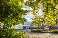Turnhalle und LennieBad Blick auf die Turnhalle und das LennieBad