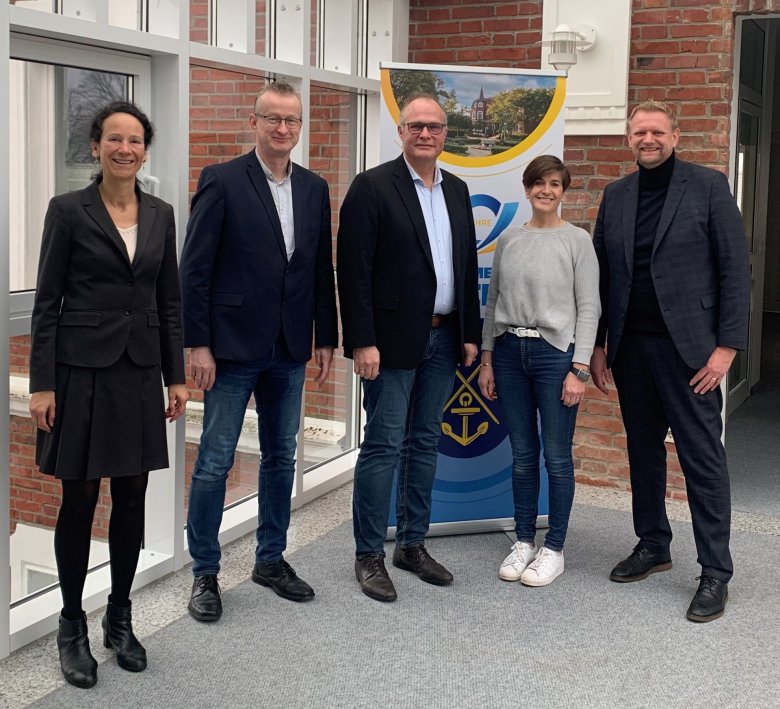 Ernennung von Stefan Deeters zur Schiedsperson Foto v.l.n.r.: Dr. Bettina Mannhart, Ordnungsamtsleiter Ansgar Kötting, Stefan Deeters, Reinhild Jürgens und SBG Matthias Lühn