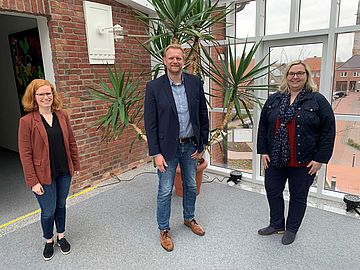 v.l. Christine Topper, SGB Matthias Lühn und Bettina Kohne